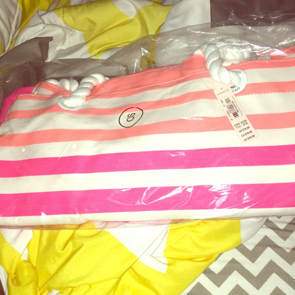 Victoria Secret tote - Picture 2 of 4